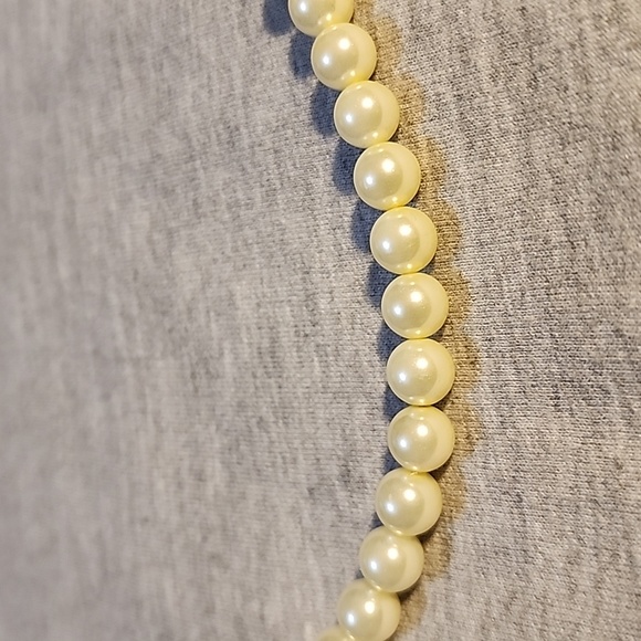 1928 Simulated Pearl Strand Necklace - Picture 8 of 10